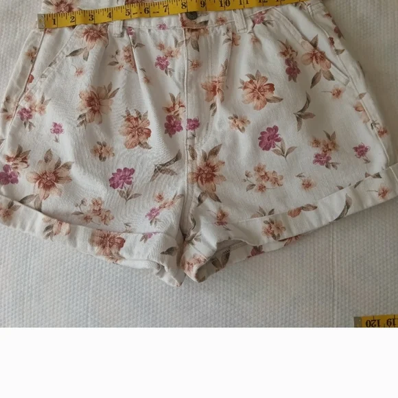 American Eagle Outfitters High Waist Cream and Pink Floral Shorts - Picture 3 of 6